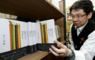 村上春树新书在日7天狂卖37.2万本,出版社再次增印(...